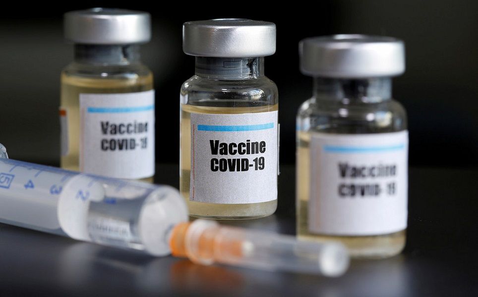 <p>Ilustrasi vaksin COVID-19. / Reuters</p>
