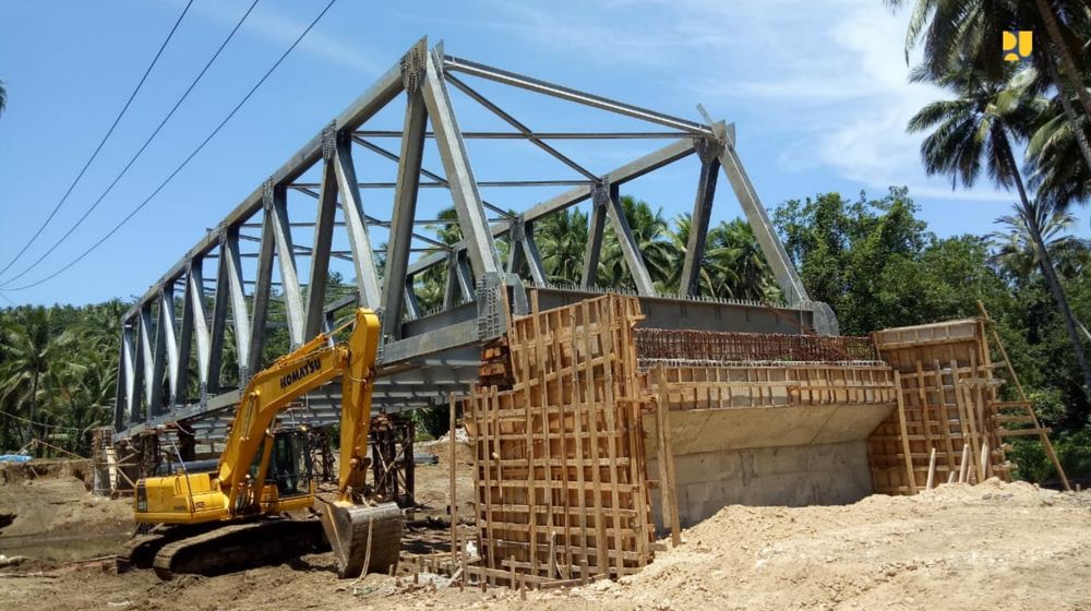 <p>Kegiatan peningkatan jaringan jalan dan jembatan di KPSN unggulan prioritas. / Dok. Kementerian PUPR</p>
