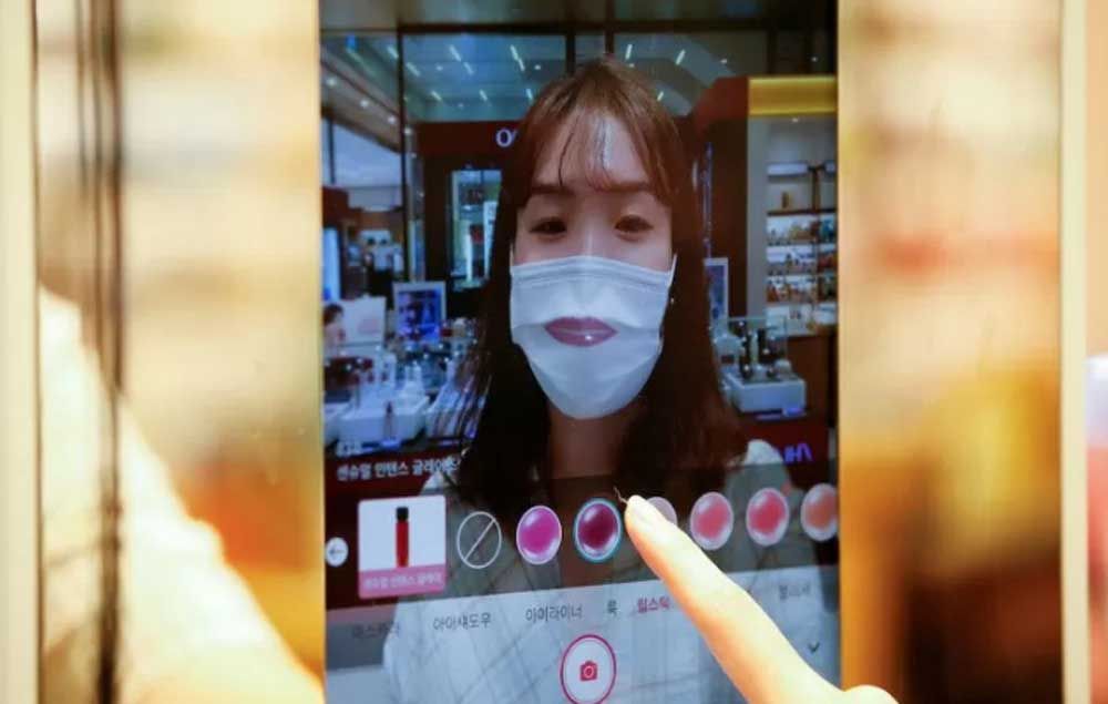 <p>Cermin canggih yang dikenal augmented reality/Foto: Reuters </p>
