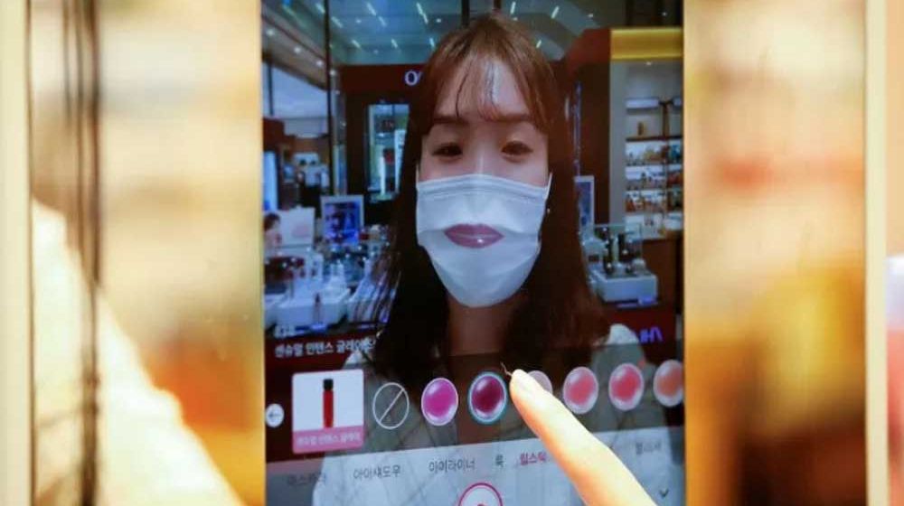 <p>Cermin canggih yang dikenal augmented reality/Foto: Reuters </p>
