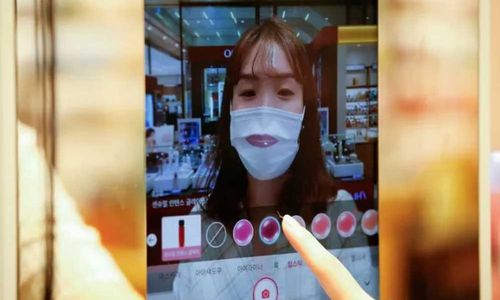 <p>Cermin canggih yang dikenal augmented reality/Foto: Reuters </p>
