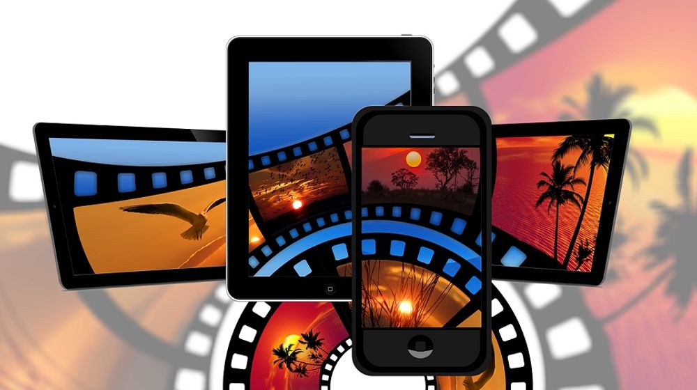 <p>Ilustrasi menonton film bisa dilakukan di gawai alias smartphone. / Pixabay</p>
