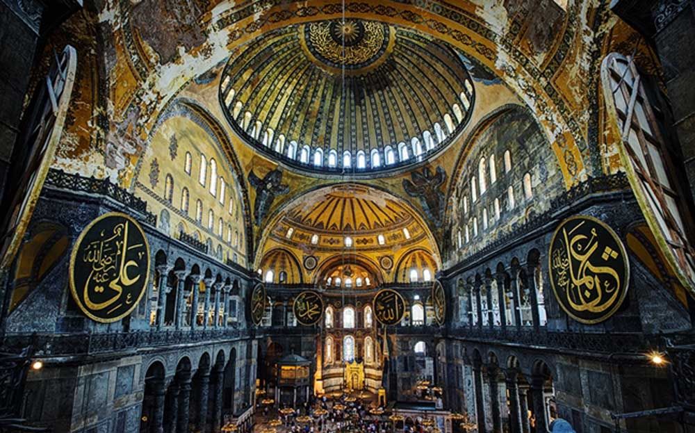 Hagia Sophia, Dua Kali Dibakar Sebelum Jadi Keajaiban Arsitektur - TrenAsia