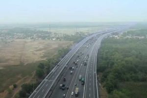 <p>Ilustrasi: Jalan Tol Japek II. Foto: Youtube</p>
