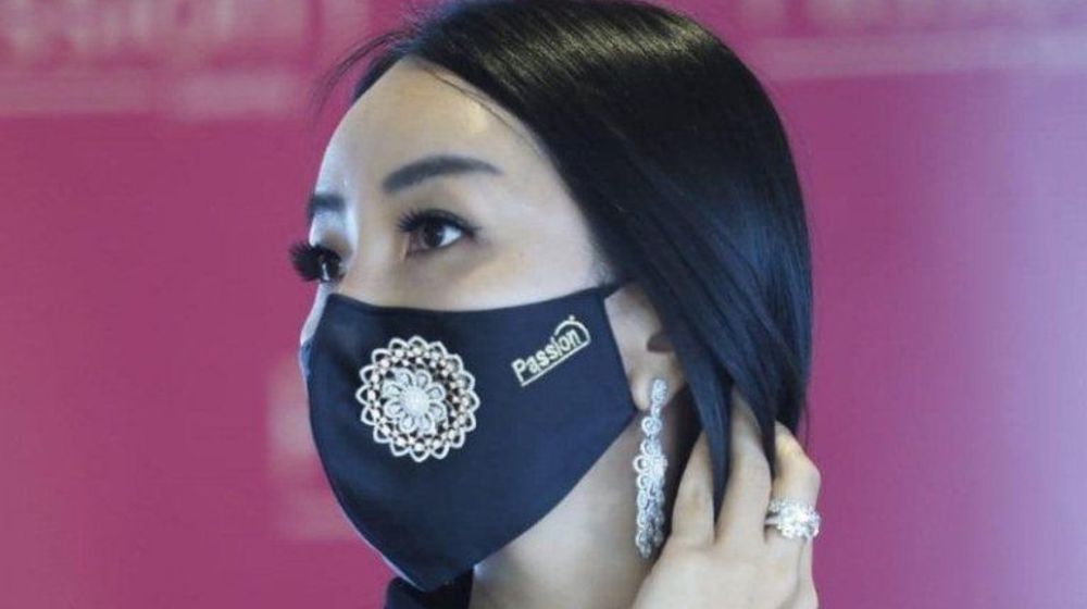 <p>Masker berlian dari Passion Jewelry</p>
