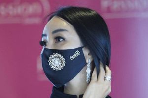 <p>Masker berlian dari Passion Jewelry</p>
