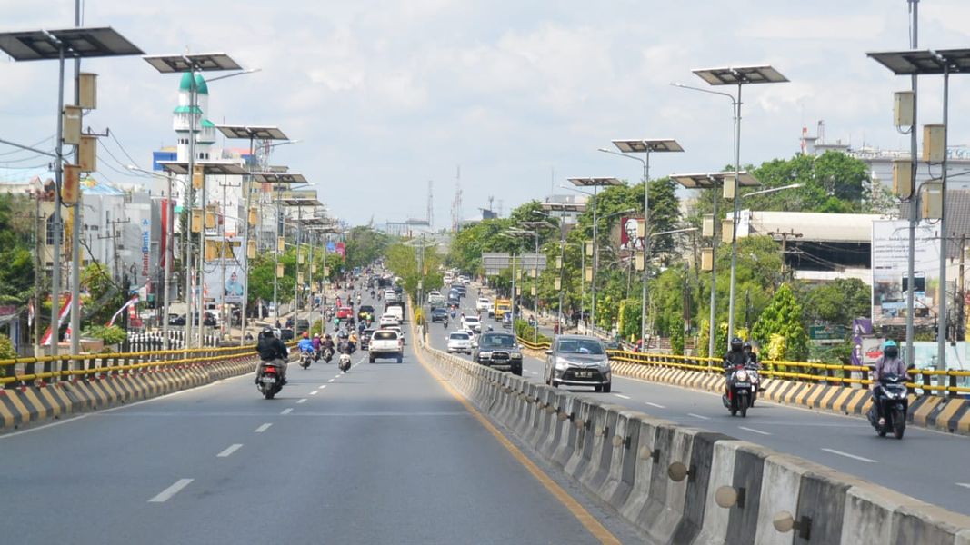 Jalan Ahmad Yani kilometer empat salah satu ruas jalan yang rencana pengelolaannya dilimpahkan ke Pemko Banjarmasin