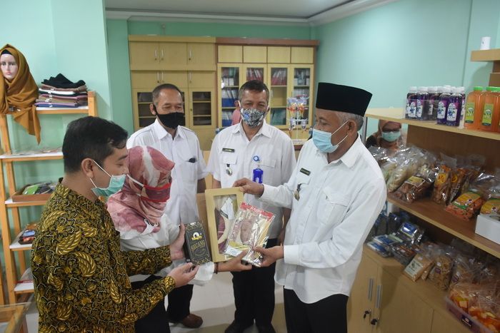 Bupati Sleman melihat potensi produksi UMKM di Kecamatan Godean
