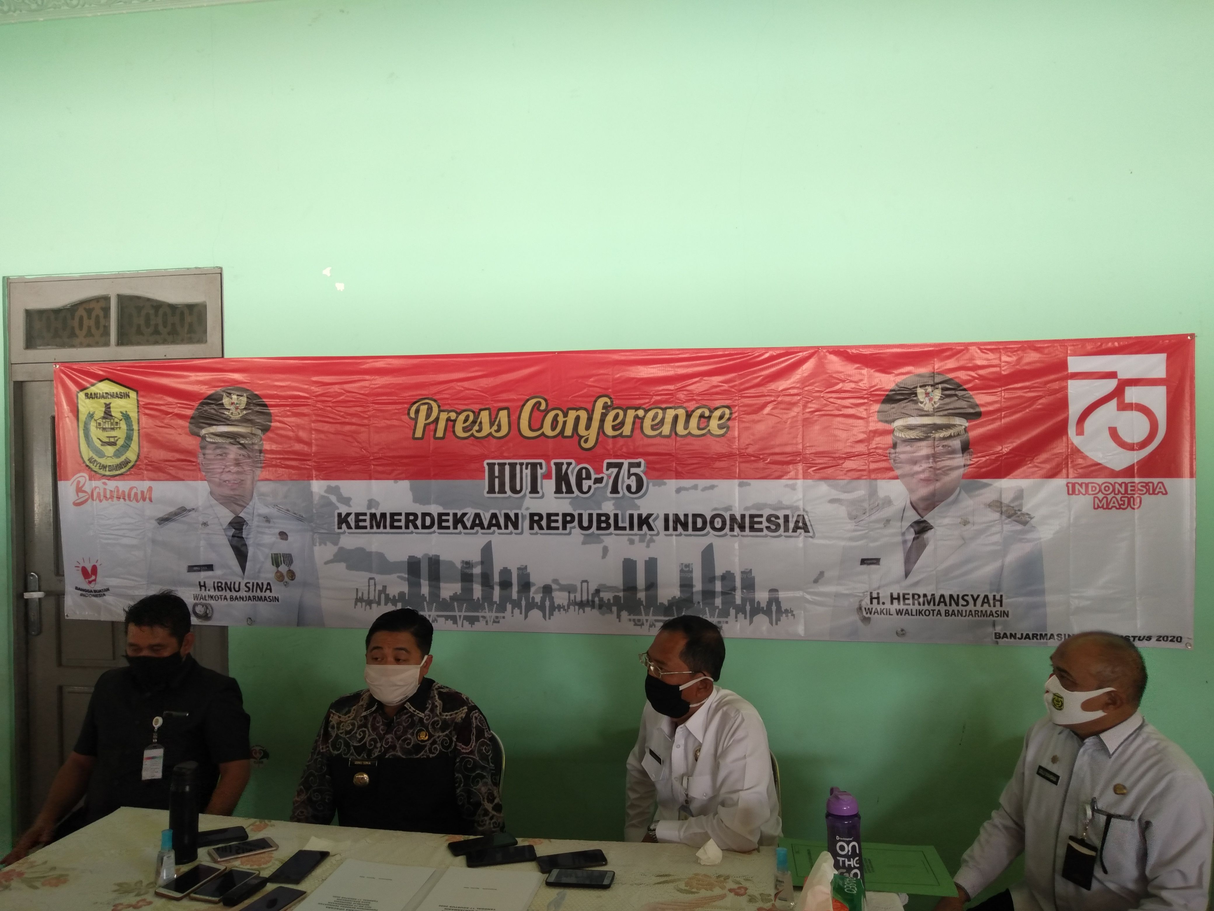 Ibnu dan Hermansyah menjabarkan prosedur upacara HUT RI