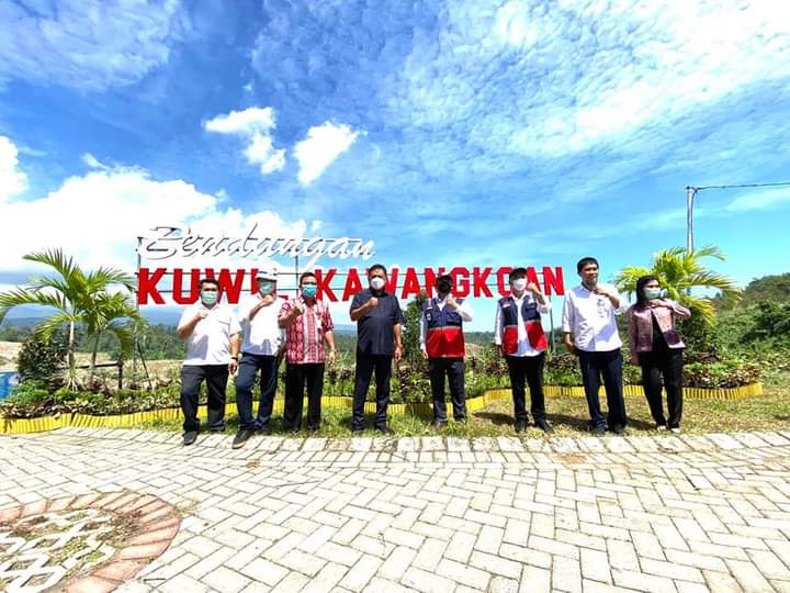 Gubernur Sulut Olly Dondokambey meninjau pembangunan bendungan Kuwil Minahasa Utara.