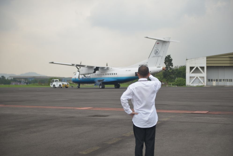 Bandung - Proses pemindahan pesawat N250 Prototype Aircraft 01 (PA01) Gatotkaca di Bandara Husein Sastaranegara menuju Museum Pusat Dirgantara Mandala (Muspusdirla) Yogyakarta, Bandung, Rabu, 19 Agustus 2020. 