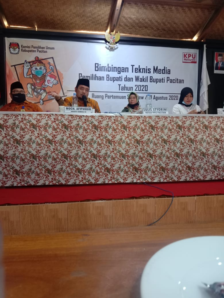 Bimtek Media, KPU Pacitan Gandeng Komisi Penyiaran Indonesia Sharing dengan Pewarta Pacitan