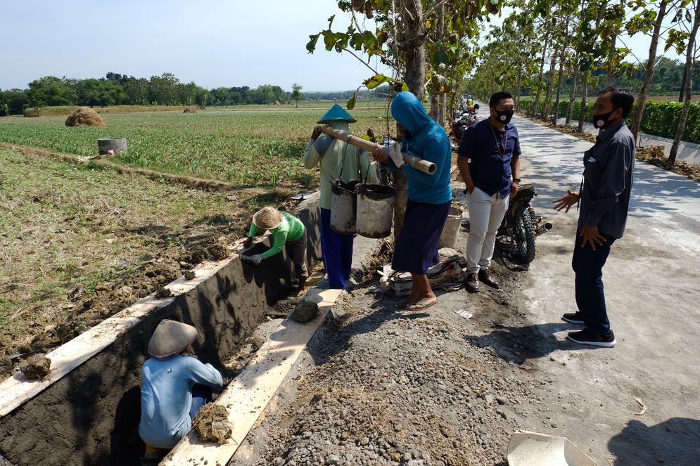 Pembangunan talud irigasi sepanjang 300 meter di Desa Tanjungharjo Kabupaten Grobogan.