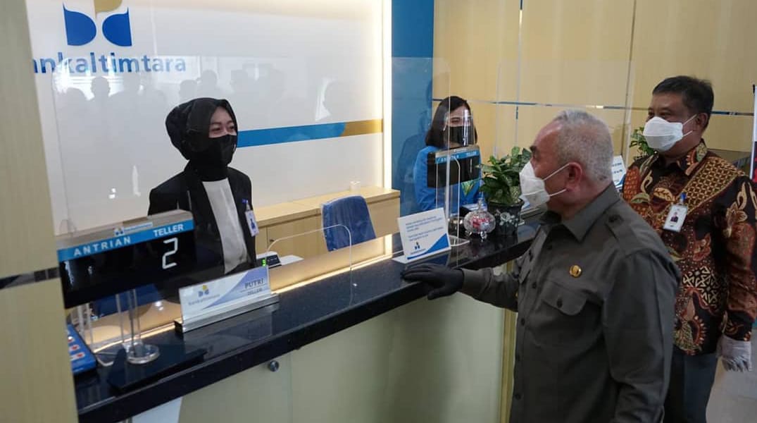 Gubernur Kaltim Isran Noor meresmikan KCP Palaran