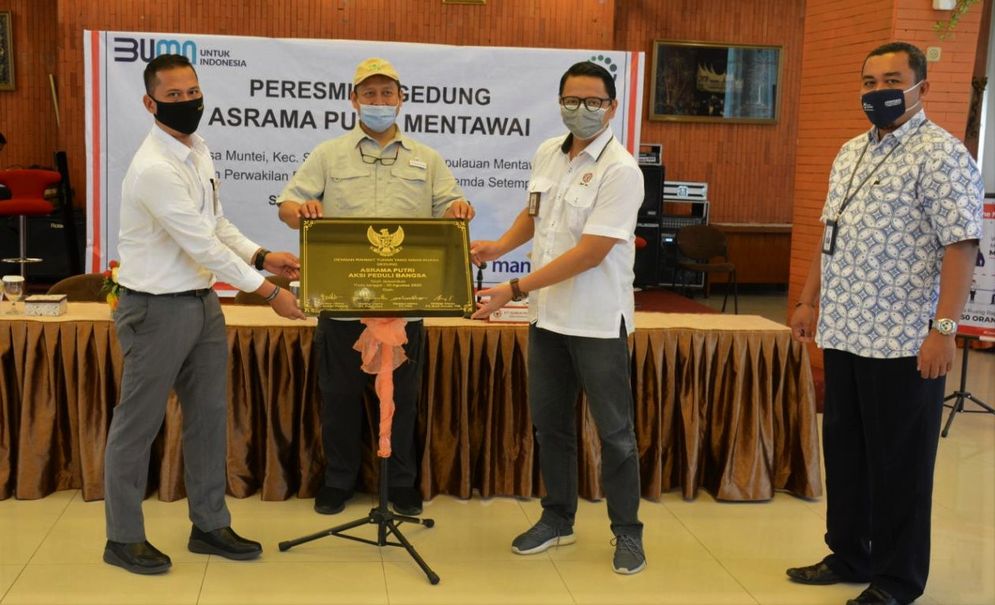 Peresmian Asrama Putri Mentawai di Wisma Indarung Semen Padang Senin 21 Agustus 2020. Tampak hadir Kepala Unit CSR Semen Padang Muhamad Ikrar dan Ketua Yayasan Aksi Peduli Bangsa Arifin Jayadinigrat