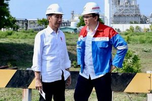 <p>Presiden Joko Widodo (Jokowi) dengan Komisaris Utama PT Pertamina (Persero) Basuki Tjahaja Purnama (Ahok). / Instagram @basukibtp</p>
