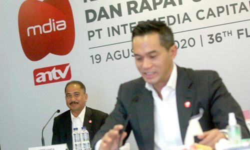 <p>Komisaris Utama PT Intermedia Capital Tbk. Anindya Novyan Bakrie mengumumkan Mantan Menteri Pariwisata Arief Yahya yang didaulat menjadi Direktur Utama PT Intermedia Capital Tbk. sebagai perusahaan media ANTV. / Facebook @bakrie.anindya</p>
