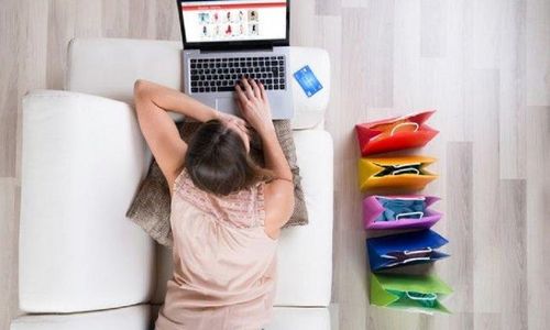 <p>Ilustrasi belanja online. / Foto: shutterstock</p>
