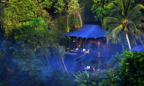<p>Hotel Capella Ubud, dirancang oleh arsitek ternama Bill Bensley. / Capellahotels.com</p>
