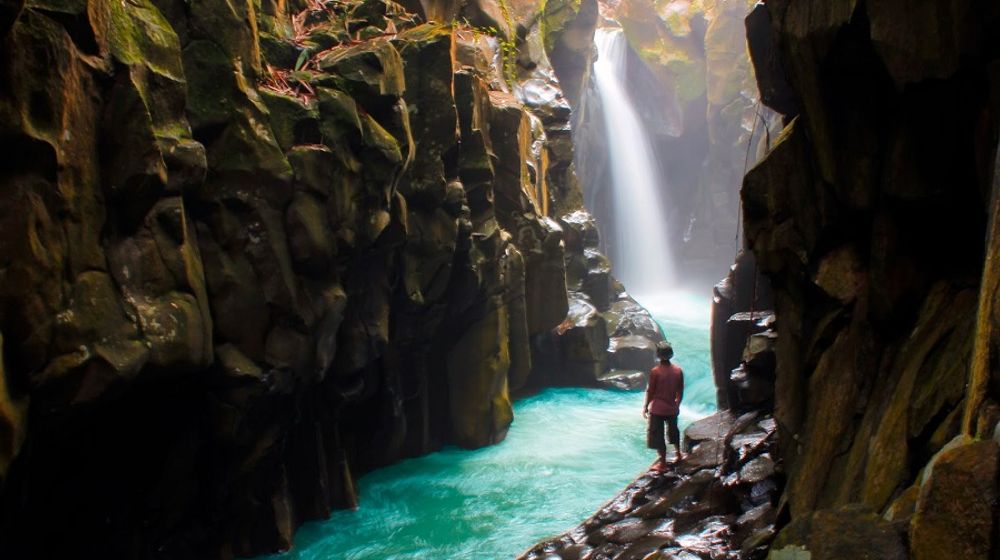 <p>Wisata air terjun Curug Cikuluwung di Bogor. / Travelsofi.blogspot.com</p>
