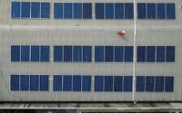 <p>Indonesia terletak di sepanjang garis khatulistiwa dengan iradiasi energi matahari rata-rata 4,80 kWh/m2/ hari. Sehingga energi matahari menjadi pilihan yang baik sebagai alternatif sumber energi. / Bumn.go.id</p>
