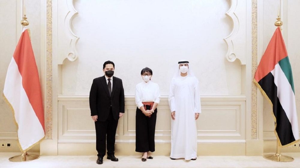 <p>Menteri BUMN, Erick Thohir bersama Menteri Luar Negeri Retno Marsudi menyaksikan lagi penandatangan nota kesepahaman penanganan Covid-19 dengan perusahaan di Uni Emirat Arab. / Bumn.go.id</p>
