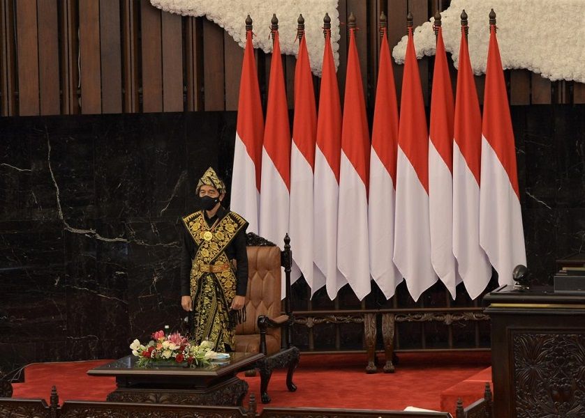 <p>Presiden Jokowi sebelum menyampaikan Pidato pada Sidang Tahunan MPR RI dan Sidang Bersama DPR RI dan DPD RI Dalam Rangka HUT Ke-75 Proklamasi Kemerdekaan RI, Jumat 14 Agustus 2020/ Foto: DPR RI)</p>
