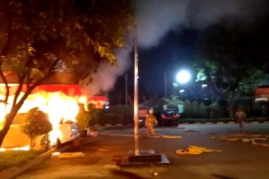 <p>Penyerangan Mapolsek Ciracas, Jakarta Timur, Sabtu malam, 29 Agustus 2020. / Istimewa</p>
