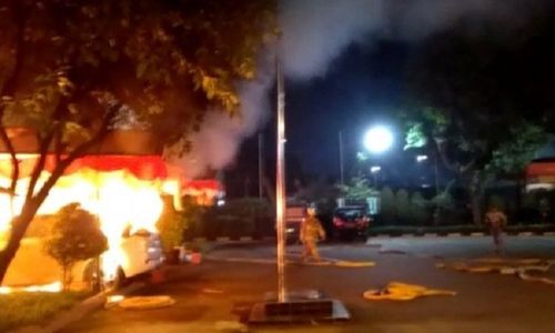 <p>Penyerangan Mapolsek Ciracas, Jakarta Timur, Sabtu malam, 29 Agustus 2020. / Istimewa</p>
