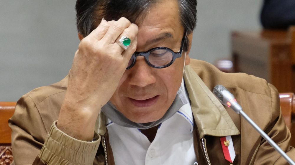 <p>Menteri Hukum dan Hak Asasi Manusia (Menkumham), Yasonna Laoly (kanan) pada Rapat Kerja dengan Komisi III DPR RI, di komplek Parlemen Senayan, Selasa, 25 Agustus 2020. Rapat Kerja membahas Rancangan Undang-Undang tentang perubahan ketiga atas Undang-Undang No.24 tahun 2003 tentang mahkamah konstitusi. Foto: Ismail Pohan/TrenAsia</p>
