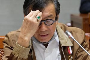 <p>Menteri Hukum dan Hak Asasi Manusia (Menkumham), Yasonna Laoly (kanan) pada Rapat Kerja dengan Komisi III DPR RI, di komplek Parlemen Senayan, Selasa, 25 Agustus 2020. Rapat Kerja membahas Rancangan Undang-Undang tentang perubahan ketiga atas Undang-Undang No.24 tahun 2003 tentang mahkamah konstitusi. Foto: Ismail Pohan/TrenAsia</p>
