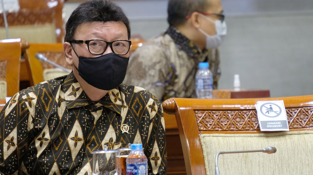 <p>Menteri Pendayagunaan Aparatur Negara dan Reformasi Biroksi (Menpan RB), Tjahjo Kumolo pada Rapat Kerja dengan Komisi III DPR RI, di komplek Parlemen Senayan, Selasa, 25 Agustus 2020. Rapat Kerja membahas Rancangan Undang-Undang tentang perubahan ketiga atas Undang-Undang No.24 tahun 2003 tentang mahkamah konstitusi. Foto: Ismail Pohan/TrenAsia</p>
