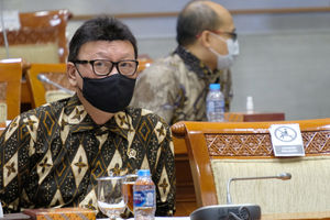 <p>Menteri Pendayagunaan Aparatur Negara dan Reformasi Biroksi (Menpan RB), Tjahjo Kumolo pada Rapat Kerja dengan Komisi III DPR RI, di komplek Parlemen Senayan, Selasa, 25 Agustus 2020. Rapat Kerja membahas Rancangan Undang-Undang tentang perubahan ketiga atas Undang-Undang No.24 tahun 2003 tentang mahkamah konstitusi. Foto: Ismail Pohan/TrenAsia</p>
