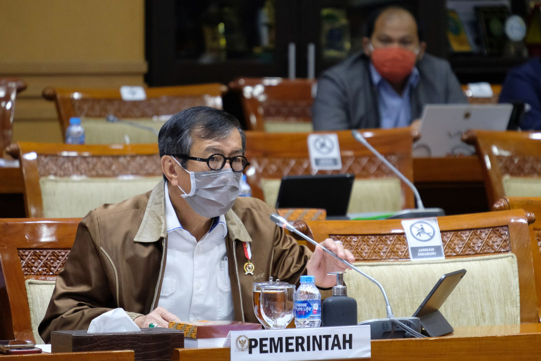 <p>Menteri Hukum dan Hak Asasi Manusia (Menkumham), Yasonna Laoly pada Rapat Kerja dengan Komisi III DPR RI, di komplek Parlemen Senayan, Selasa, 25 Agustus 2020. Rapat Kerja membahas Rancangan Undang-Undang tentang perubahan ketiga atas Undang-Undang No.24 tahun 2003 tentang mahkamah konstitusi. Foto: Ismail Pohan/TrenAsia</p>
