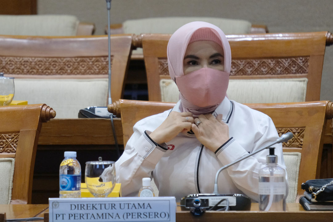 <p>Direktur Utama PT Pertamina (Persero) Nicke Widyawati saat menghadiri Rapat Dengar Pendapat dengan Komisi VII DPR di Kompleks Parlemen Senayan,  Jakarta,  Senin, 31 Agustus 2020. Rapat tersebut meDirektur Utama PT Pertamina (Persero) Nicke Widyawati saat menghadiri Rapat Dengar Pendapat dengan Komisi VII DPR di Kompleks Parlemen Senayan, Jakarta, Senin, 31 Agustus 2020. Rapat tersebut membahas tugas dan fungsi ISC sebagai pengganti Petral untuk impor minyak mentah dan BBM, rencana PT Pertamina (Persero) dalam penggunaan BBM ramah lingkungan serta progres dan proyeksi keterjaminan penyediaan LPG 3kg kepada rakyat pada 2020-2024 sesudah restrukturisasi PT Pertamina (Persero) Subholding Pemasaran. Foto: Ismail Pohan/TrenAsiambahas tugas dan fungsi ISC sebagai pengganti Petral untuk impor minyak mentah dan BBM, rencana PT Pertamina (Persero) dalam penggunaan BBM ramah lingkungan serta progres dan proyeksi keterjaminan penyediaan LPG 3kg kepada rakyat pada 2020-2024 sesudah restrukturisasi PT Pertamina (Persero) Subholding Pemasaran. Foto: Ismail Pohan/TrenAsia</p>
