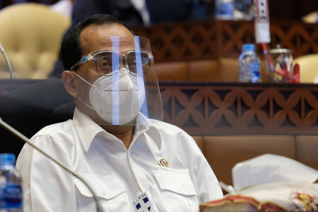 <p>Menteri Perhubungan Budi Karya Sumadi menghadiri rapat kerja