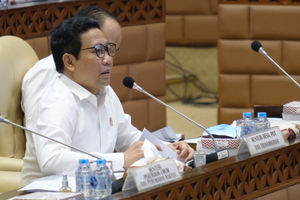 <p>Menteri Desa PDTT dan Transmigrasi Abdul Halim Iskandar menghadiri rapat kerja dengan Komisi V DPR di Kompleks Parlemen Senayan, Jakarta, Senin, 31 Agustus 2020. Rapat tersebut membahas laporan keuangan pemerintah pusat APBN TA. 2019 dan realisasi APBN TA. 2020 sampai dengan Bulan Agustus 2020. Foto: Ismail Pohan/TrenAsia</p>