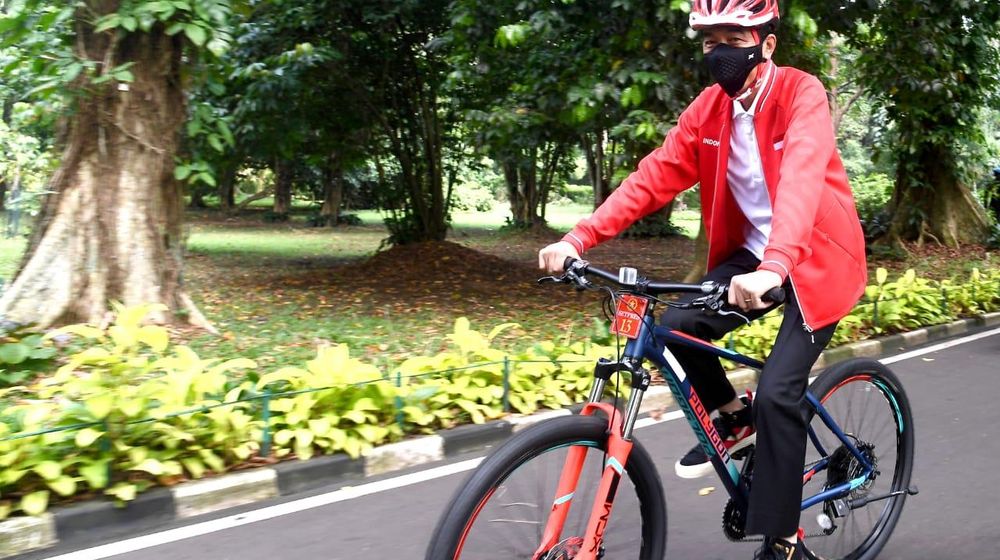 <p>Presiden Joko Widodo saat menaiki sepeda Polygon. / Setneg.go.id</p>