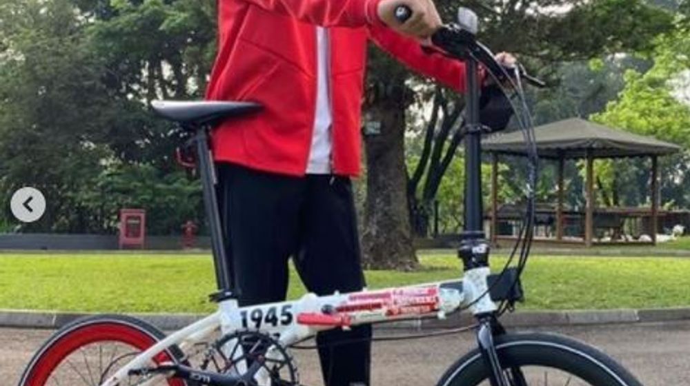 <p>Tangkapan layar Presiden Joko Widodo mengunggah foto sebuah sepeda Kreuz buatan Indonesia. / Instagram @Jokowi</p>
