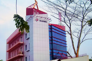 <p>Gedung Telkomsel / wikipedia.com</p>