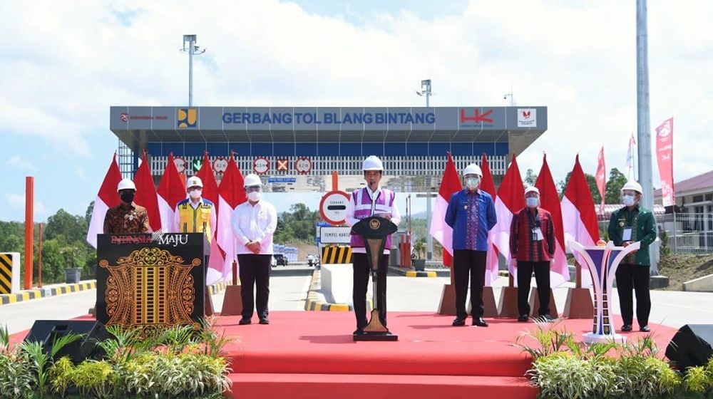 <p>Presiden Joko Widodo meresmikan jalan tol ruas Sigli-Banda Aceh Seksi 4 yang menghubungkan Indrapuri-Blang Bintang dalam kunjungan kerjanya ke Provinsi Aceh pada Selasa, 25 Agustus 2020. / Setneg.go.id</p>

