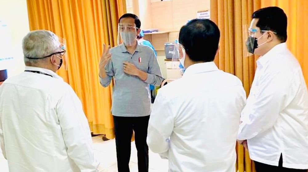 <p>Presiden Joko Widodo meninjau pelaksanaan Uji Klinis Tahap III Vaksin COVID- 19. / Setneg</p>
