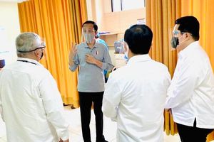 <p>Presiden Joko Widodo meninjau pelaksanaan Uji Klinis Tahap III Vaksin COVID- 19. / Setneg</p>
