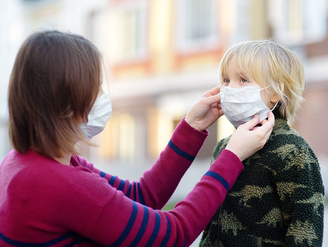 <p>Penggunaan masker pada anak/Foto:University of Nevada</p>
