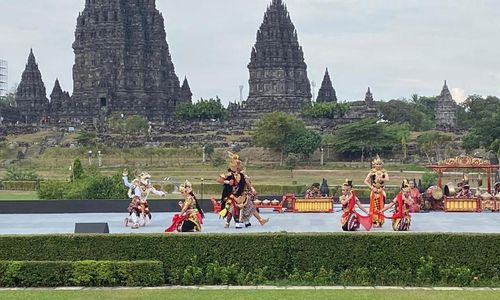 <p>Pertunjukan seni budaya di Candi Prambanan. / Dok. Kemenparekraf</p>
