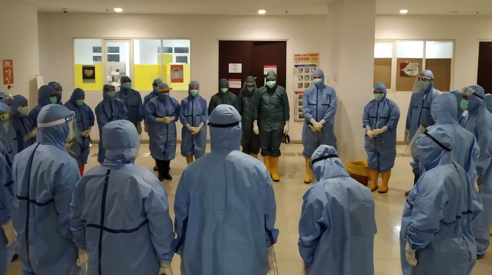 <p>Pada 16 Agustus tim peneliti di Rumah Sakit Darurat Corona (RSDC) Wisma Atlet Kemayoran, Jakarta telah selesai melakukan uji klinis kandidat imunomodulator yang berasal dari tanaman herbal asli Indonesia untuk pasien Covid-19/ Sumber: lipi.go.id</p>