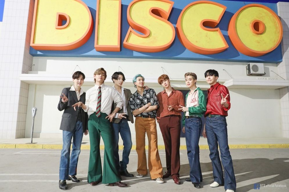 BTS (Bangtan Sonyeondan).