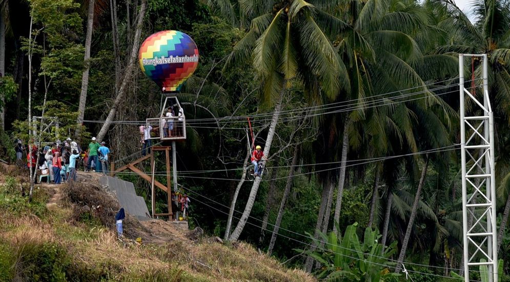 Permainan Sepeda Gantung yang ada di Desa Tungkal Selatan (Tungsel), Kecamatan Pariaman Utara Kota Pariaman/Foto: kepritoday