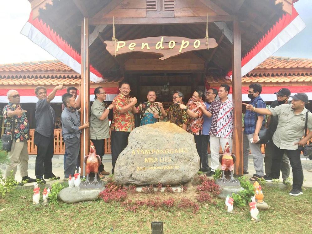 Anthony dan tim REI Soloraya saat diskusi dengan REI Komisariat Kedu di Magelang beberapa waktu lalu.