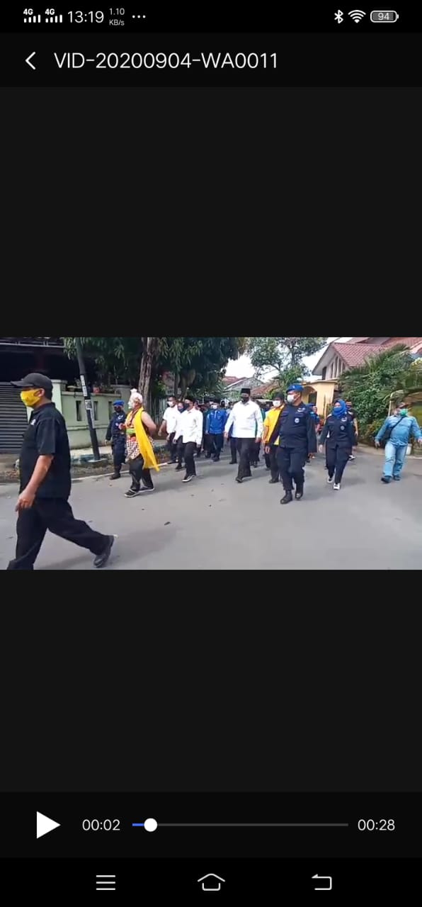 Pasangan Aji-Gagarin, bakal pasangan Calon Bupati dan Wakil Bupati Pacitan, Dikawal Tokoh Semar Menuju KPU Pacitan